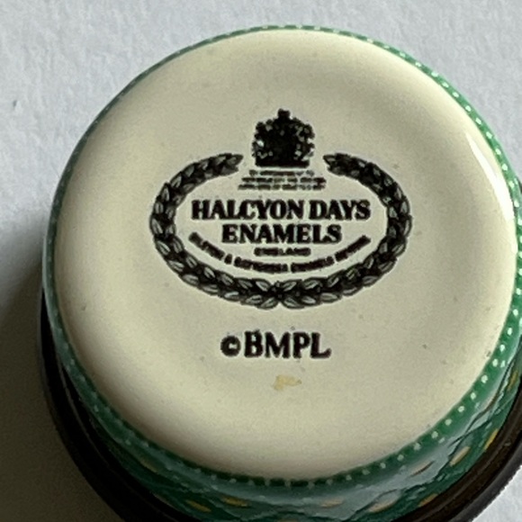 Halcyon Days Bilston & Battersea Enamel Trinket box “Wine Merchant” theme - Picture 6 of 6